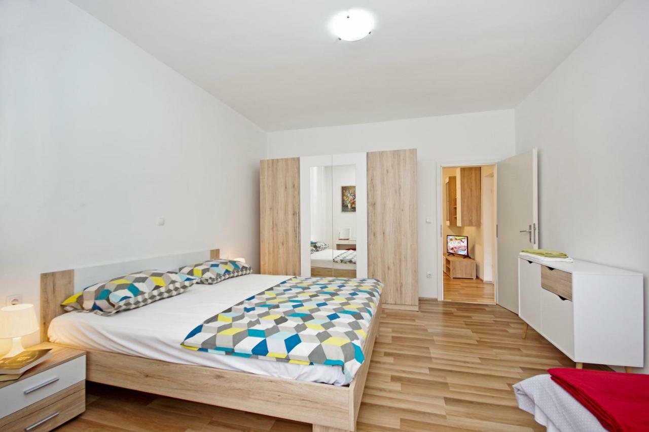 Apartments Andela Makarska Eksteriør bilde